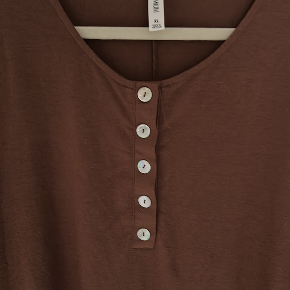 Brown 3/4 length sleeve shirt with 5 mother of pearl buttons on neckline - Picture 2 of 4